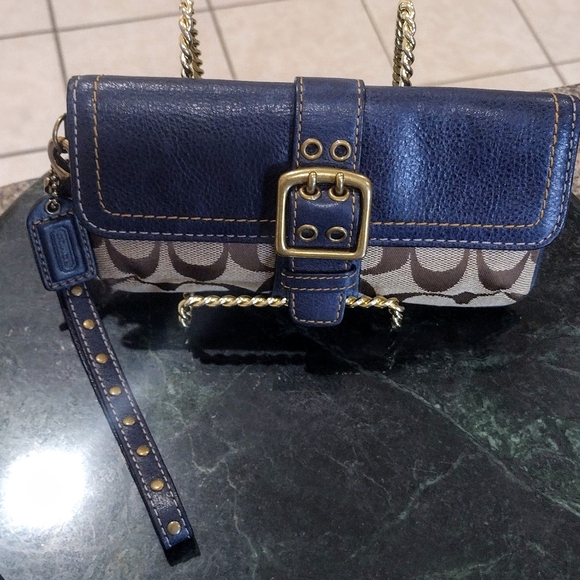 Coach Special Edition Fall 2004 Leather Signature C Wristlet Purse Buckle - Picture 3 of 11